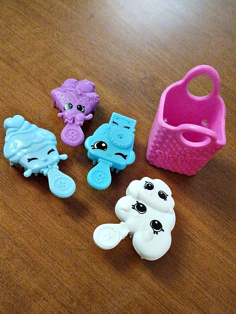 4 Shopkins Character Hairbrush Set in Pink & Blue Plus Basket Collectible